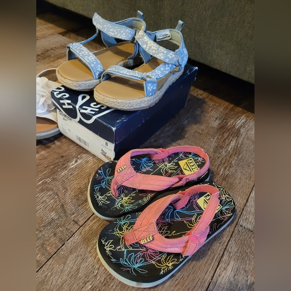 Sandles Lot (8-10c) - Picture 2 of 3